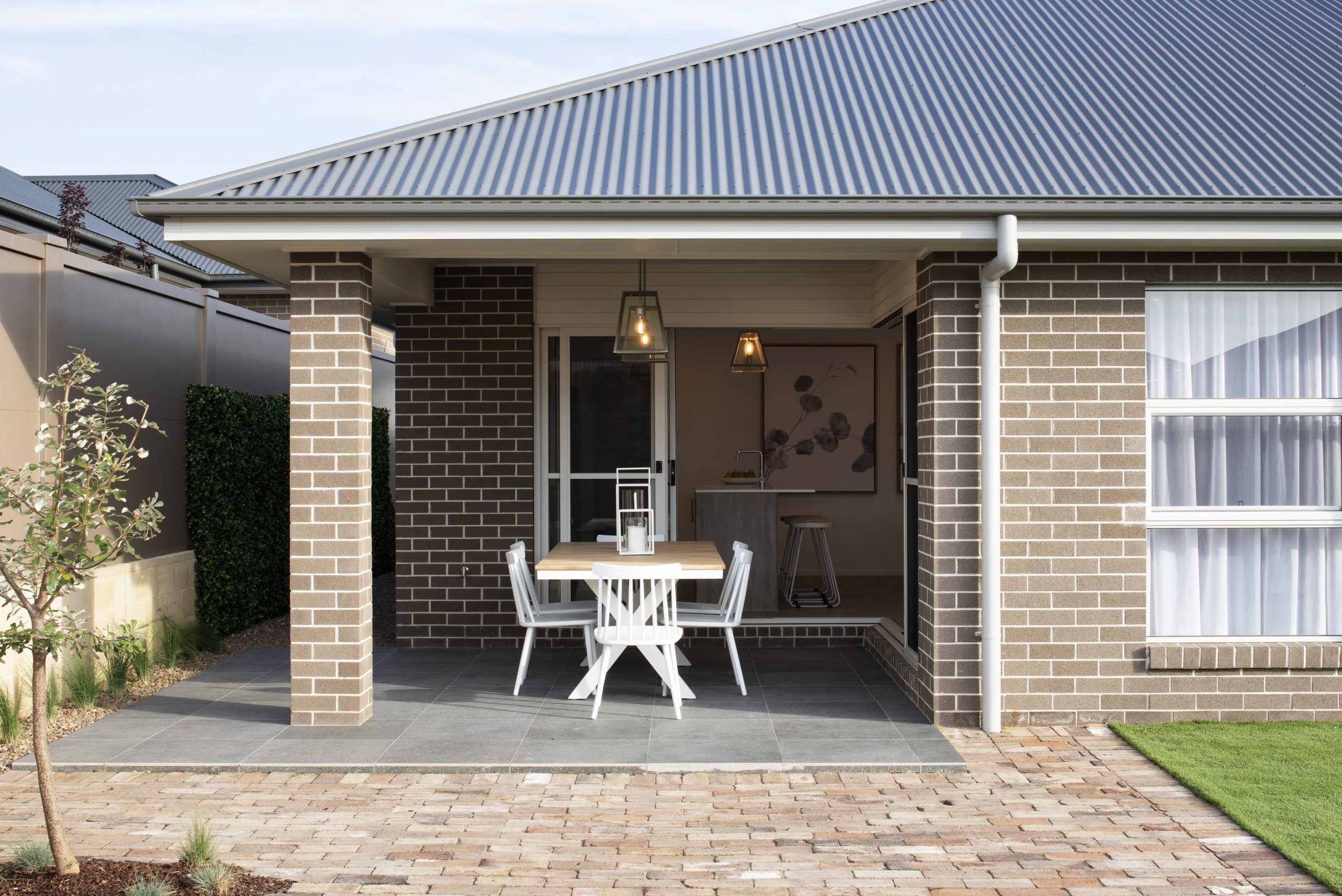 View of the outdoor alfresco area of the Avalon 220 display home opening up into the kitchen